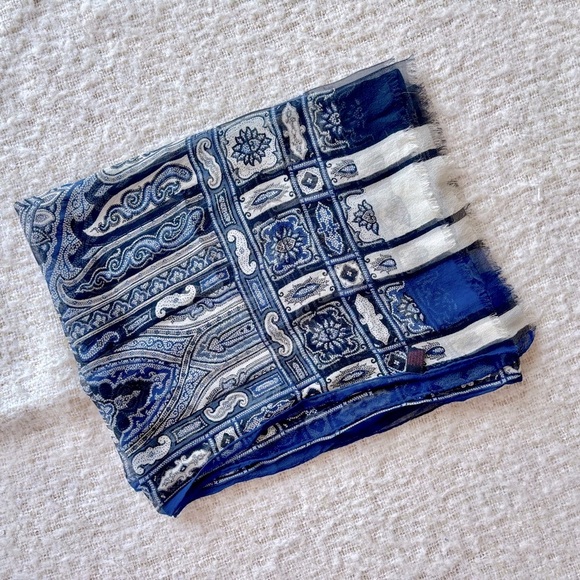 ETRO Blue and White Paisley 100% Silk Scarf - Picture 13 of 17